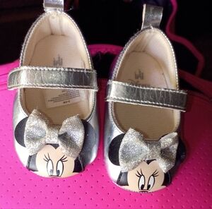 Kids Minnie Mouse Silver Bow Mary Jane Shoes